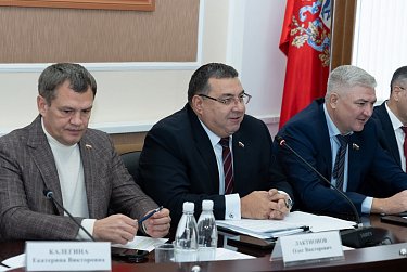 Более 145,5 млрд доходов и 163,5 млрд расходов